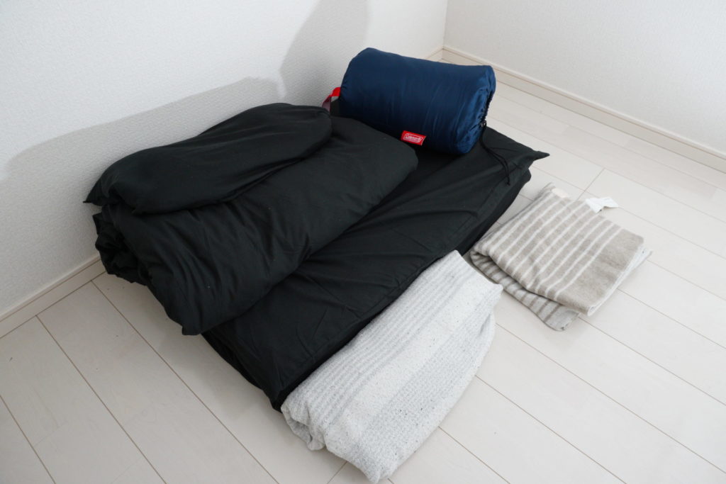【ミニマリスト】ミニマリストの持ち物一覧、寝具編。寝袋(シュラフ)を併用する寒冷地仕様の睡眠用品をご紹介。ｖ