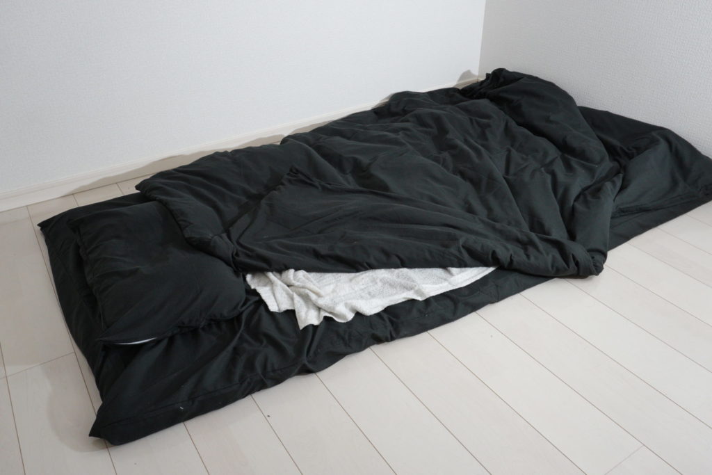 【ミニマリスト】ミニマリストの持ち物一覧、寝具編。寝袋(シュラフ)を併用する寒冷地仕様の睡眠用品をご紹介。