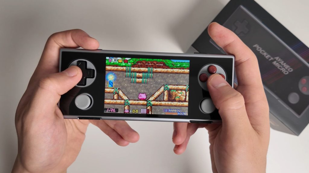 【AYANEO POCKET MICRO】さながら金属の塊。小さな筐体大きな可能性【ガジェットレビュー】