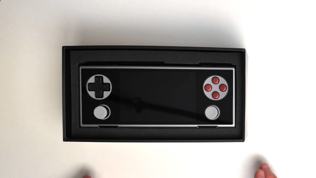 【AYANEO POCKET MICRO】さながら金属の塊。小さな筐体大きな可能性【ガジェットレビュー】