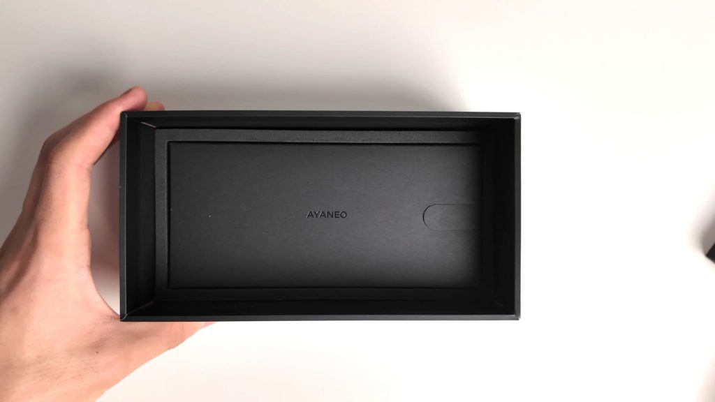 【AYANEO POCKET MICRO】さながら金属の塊。小さな筐体大きな可能性【ガジェットレビュー】