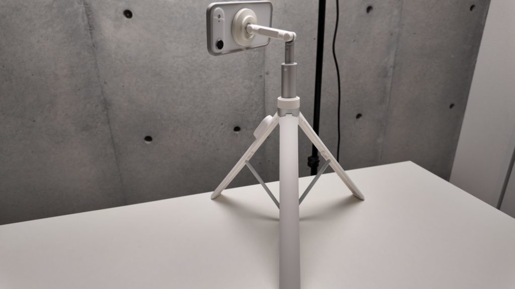 【KraftGeek】MagSafe三脚「JustTap」を徹底レビュー！片手で展開、置くだけ装着。これ、理想のスマホ三脚かもしれません【PR】